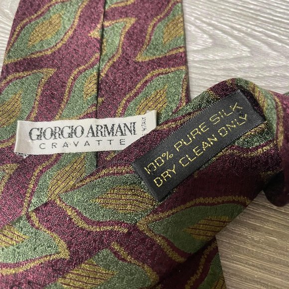 Giorgio Armani silk tie. eggplant purple and green pattern. - Picture 6 of 6